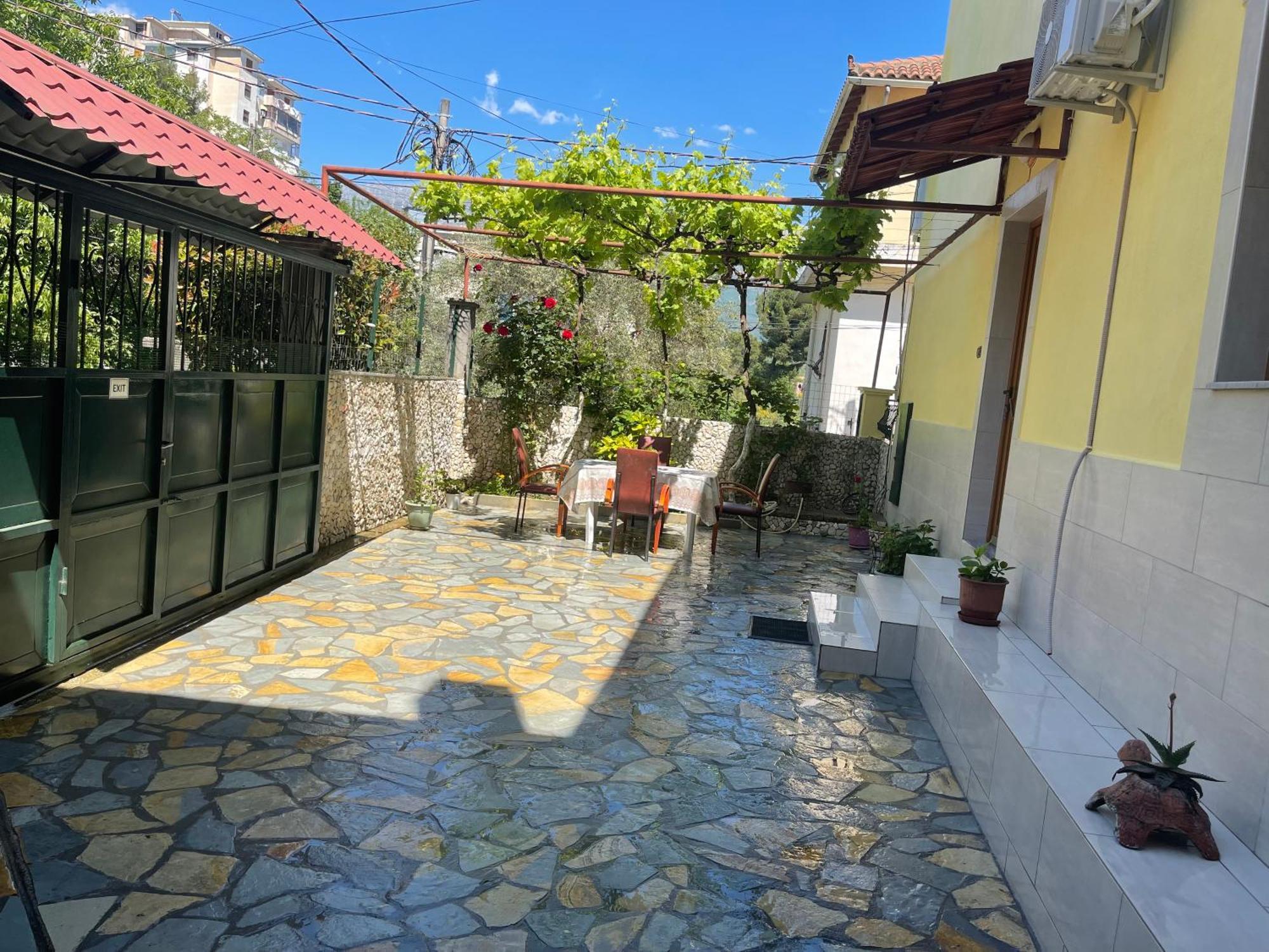 Artur'S Apartment 2 Gjirokaster Exterior photo